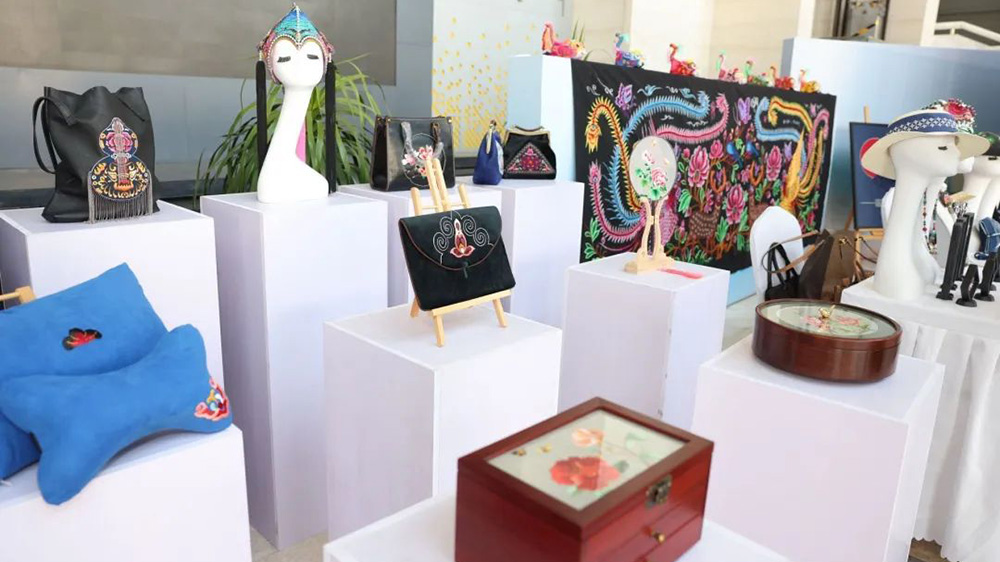 云南·武定2024年牡丹文化旅游季新聞發(fā)布會現(xiàn)場展品.jpg