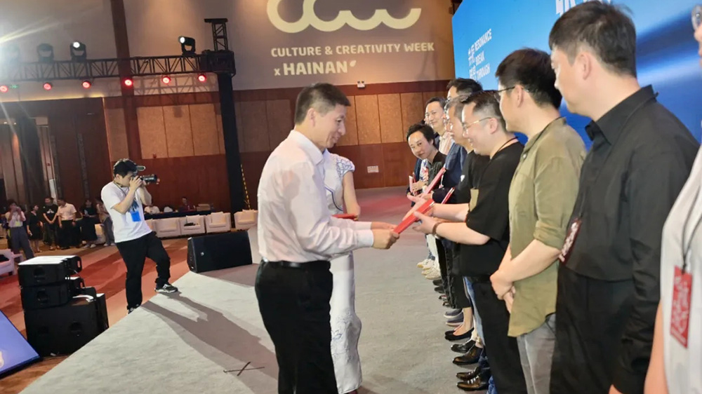 張家界市文化旅游高質(zhì)量發(fā)展論壇現(xiàn)場.jpg
