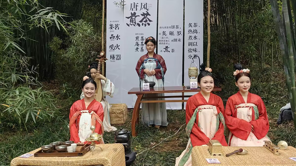 “廣西三月三·八桂嘉年華”文化旅游品牌活動桂茶街區(qū).jpg