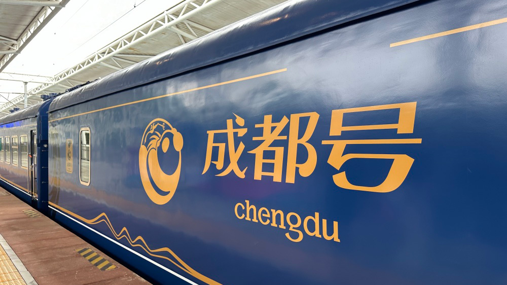 全國首個(gè)旅游列車專屬基地車站列車.jpg