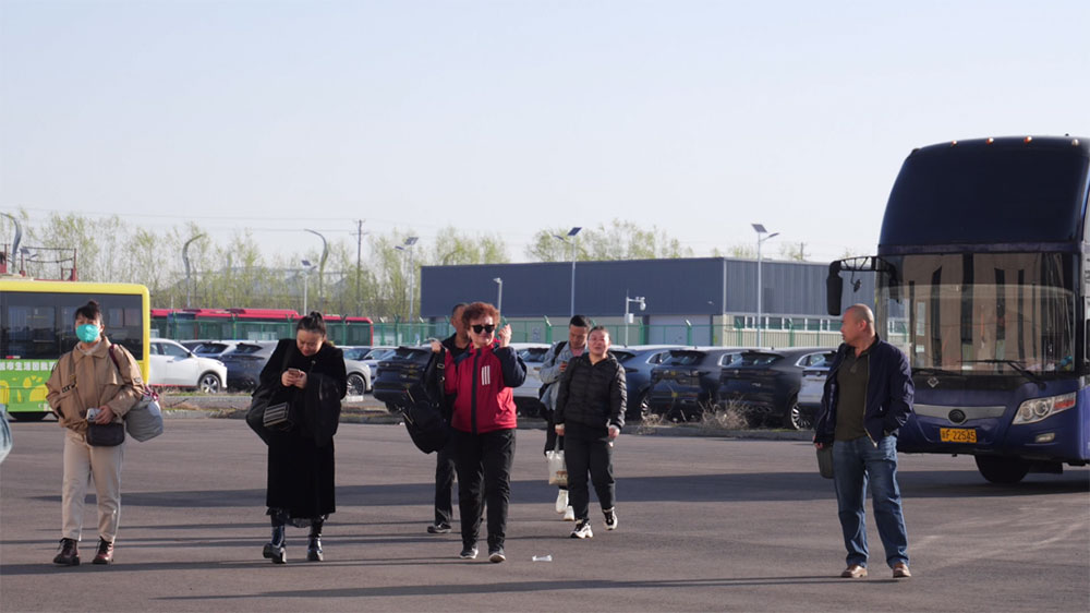 新疆：霍爾果斯中哈旅游出境首發(fā)團正式啟程，積極推動跨境旅游高質(zhì)量發(fā)展！