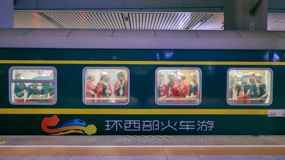 文旅：“環(huán)西部火車(chē)游”，甘肅開(kāi)行今年首趟東北旅游專(zhuān)列，助力旅游市場(chǎng)升溫回暖！