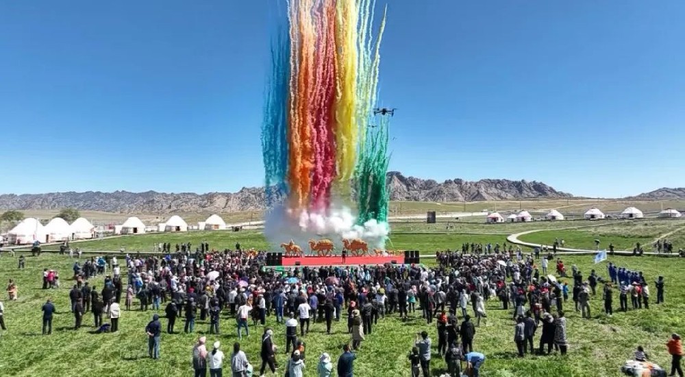 新疆：福?？h第四屆百萬阿勒泰羊牧場文化旅游—開山活動舉行，推動打造福海文旅品牌！